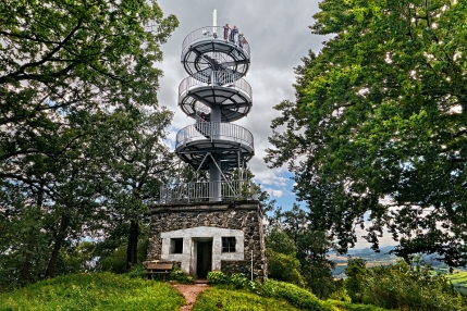DO KOPCŮ ČESKÉHO STŘEDOHOŘÍ DO KOPCŮ ČESKÉHO STŘEDOHOŘÍ